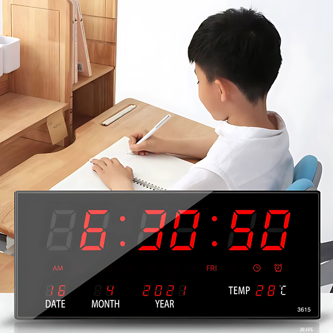 Moderni digitalni zidni sat s LED prikazom